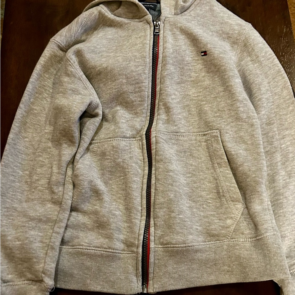 Tommy Hilfiger hooded sweatshirt size S (8/19).